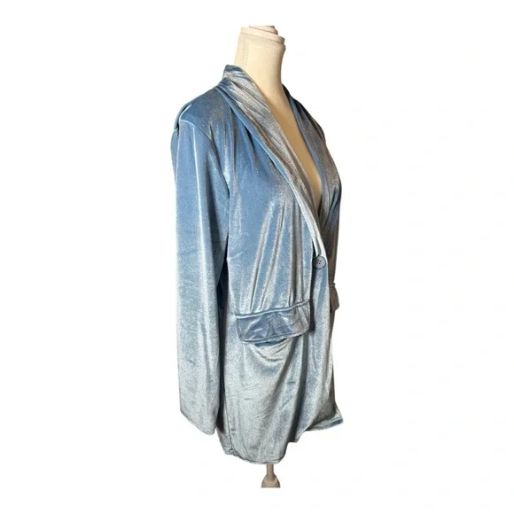 Blue Oversized Blazer with Wide Lapels - Picture 3 of 6